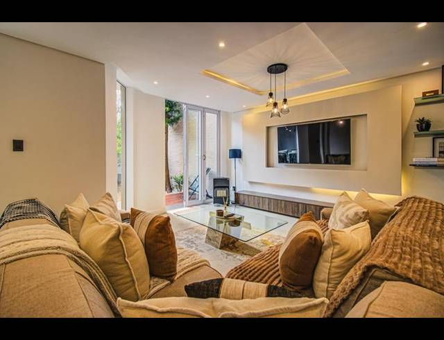 3 BEDROOM PROPERTY TO RENT IN VICTORY PARK